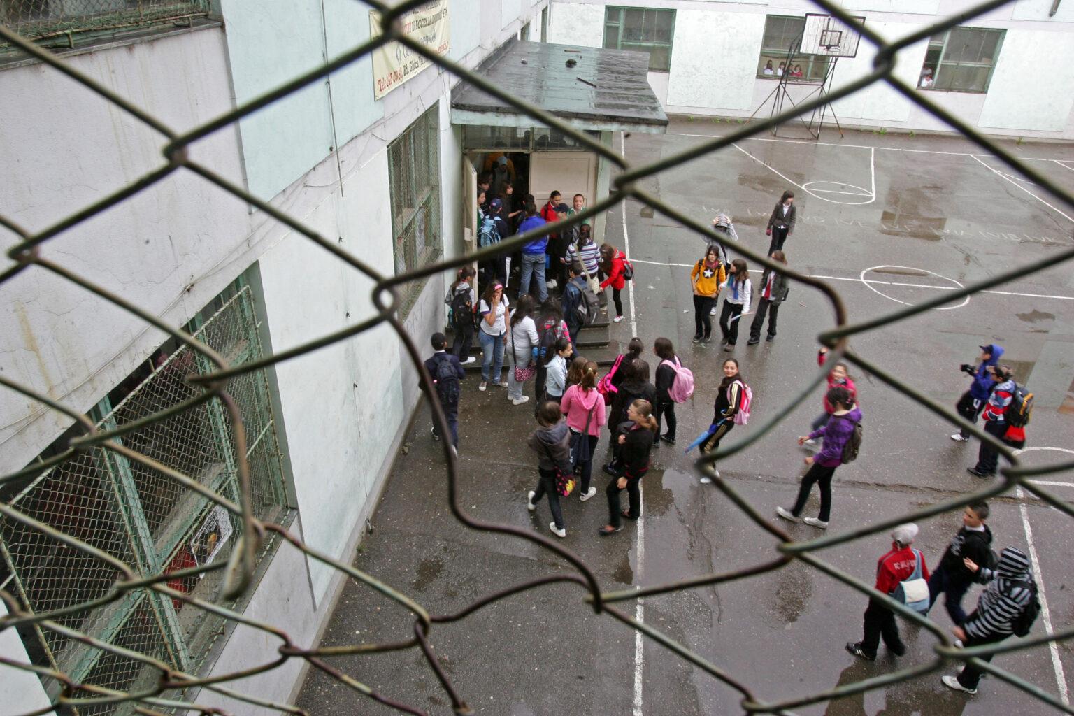 Dosar penal pentru un elev din Buzău! Gestul șocant făcut &icirc;n sala de curs