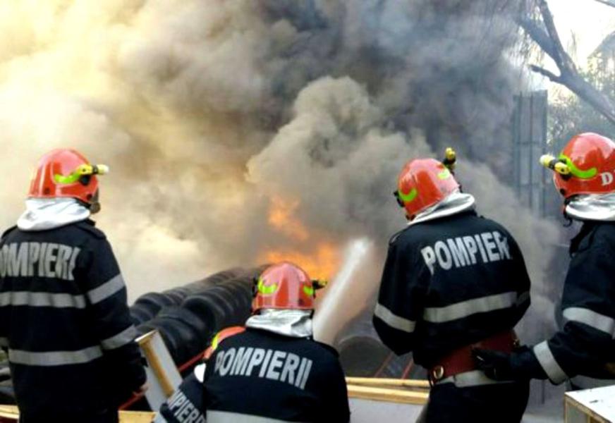 Incendiu puternic &icirc;n Slatina! Circa 30 de persoane au fost evacuate!