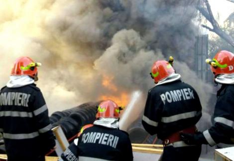 Incendiu puternic &icirc;n Slatina! Circa 30 de persoane au fost evacuate!