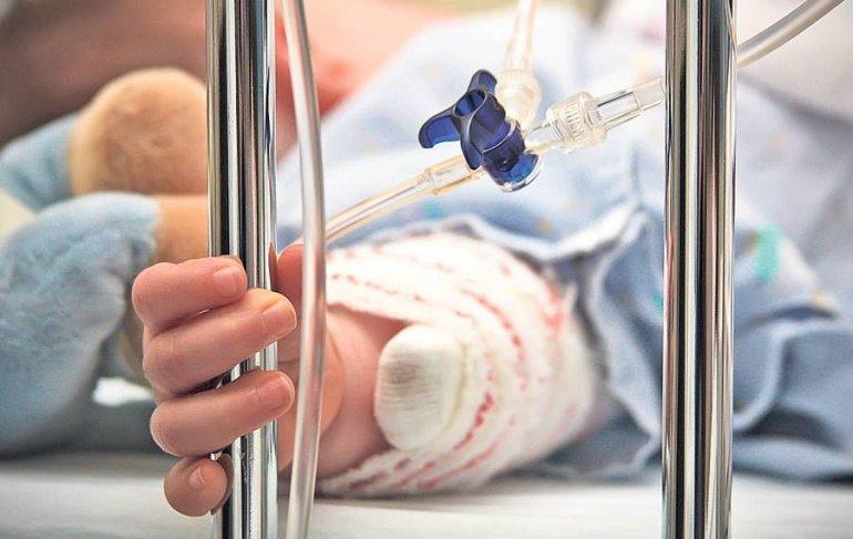 Copilă de 12 ani, găsită fără suflare &icirc;n pat, la c&acirc;teva ore după ce părinții au sunat la Ambulanță: &bdquo;Tremura toată și o durea &icirc;ntreg corpul&rdquo;