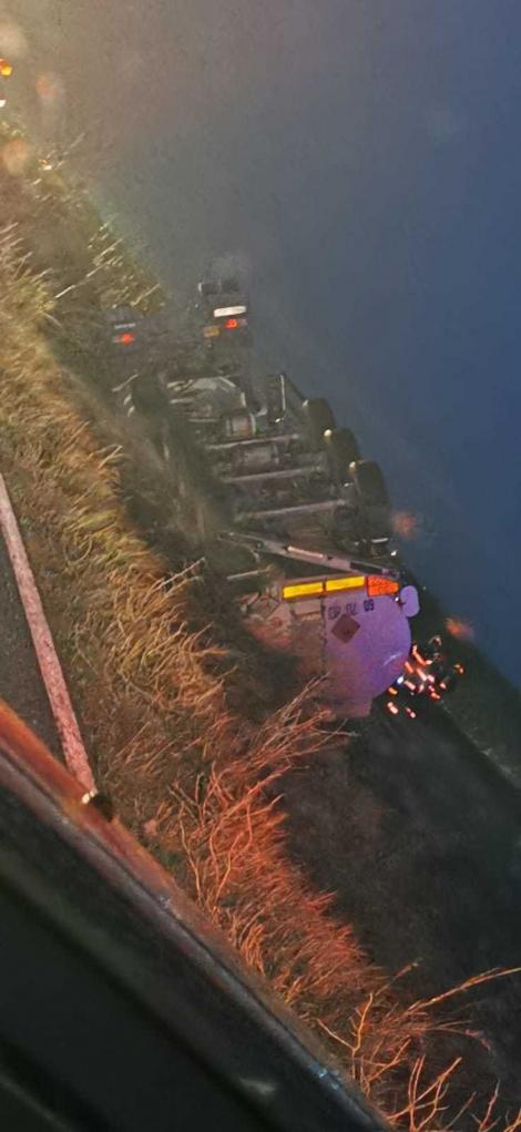 Prahova: O cisternă cu 20 de tone de motorină s-a răsturnat pe DN 1 B