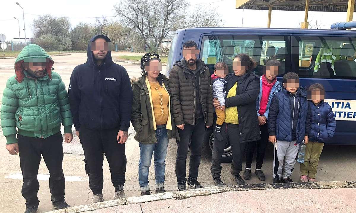 Timiş: 12 afgani şi o călăuză, cetăţean rom&acirc;n, prinşi &icirc;n timp ce &icirc;ncercau să treacă ilegal frontiera din vestul ţării