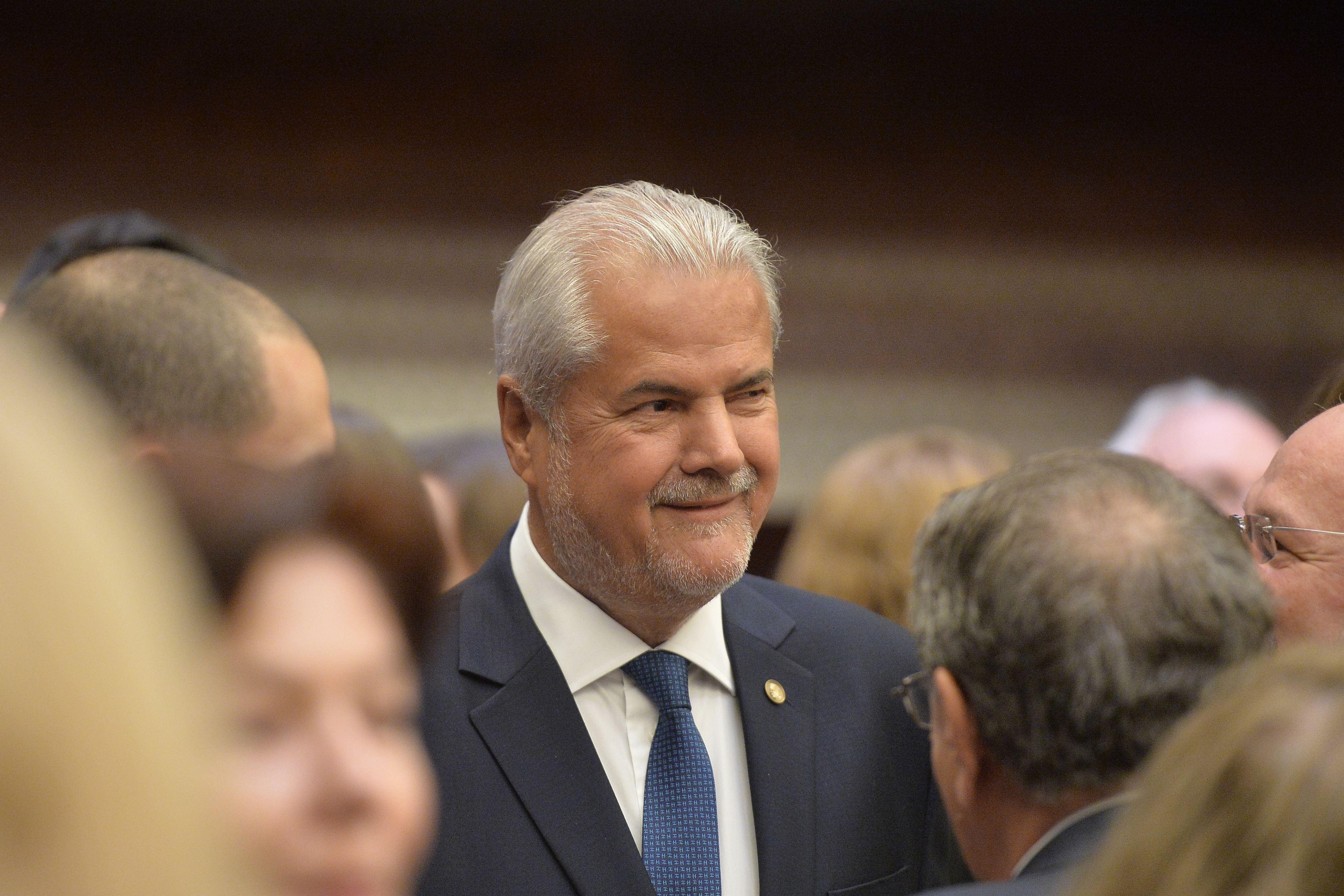 Adrian Năstase, mesaj &icirc;n ziua alegerilor: &rdquo;Vă rog să votați și pentru mine!&rdquo;