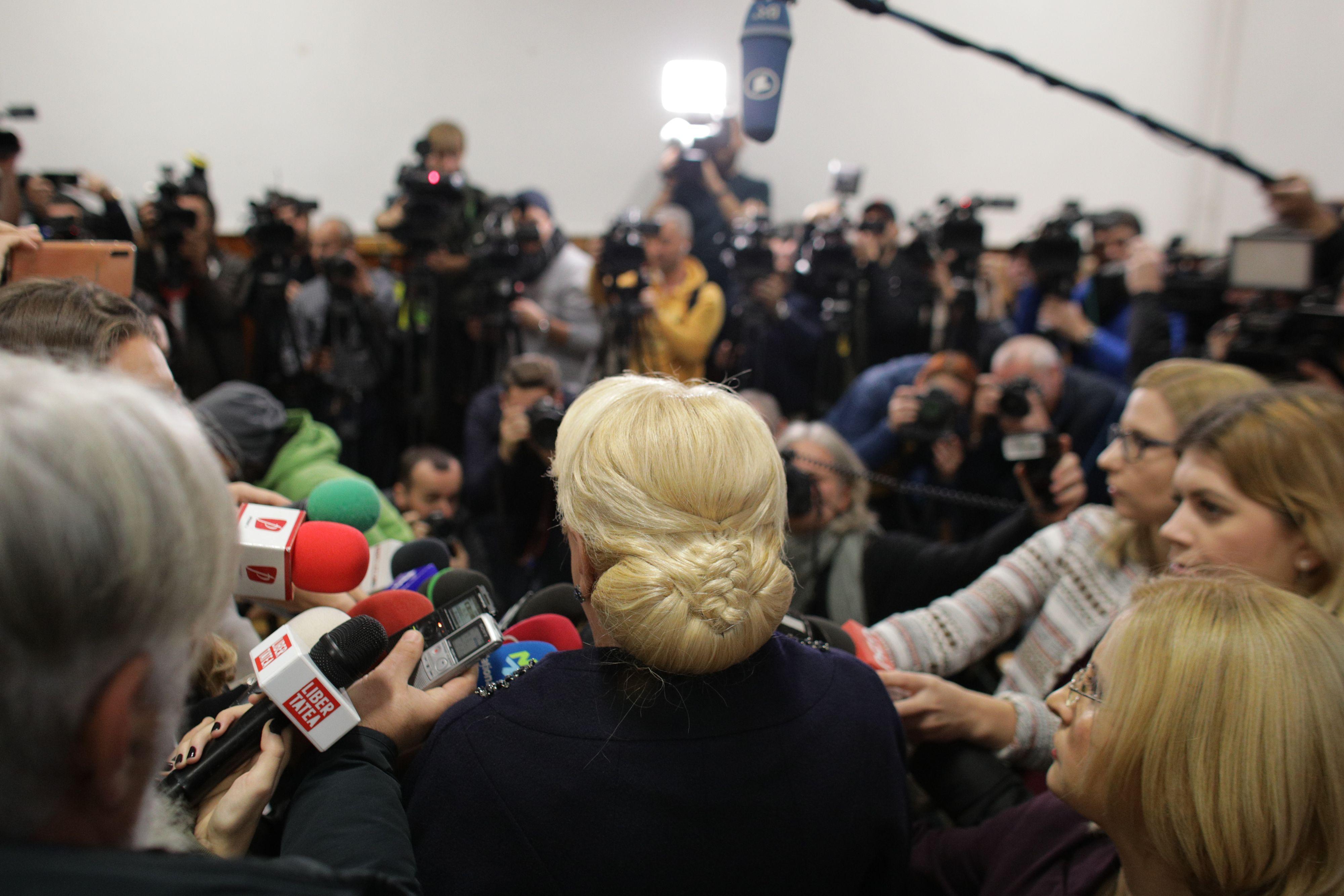 Incident la Liceul &rdquo;Sf. Sava&rdquo; din Capitală, unde a votat Viorica Dăncilă. Președintele AEP a intervenit personal