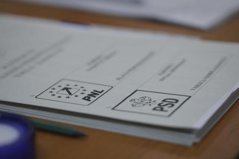 Alt incident la vot: dosar penal pentru un primar care a intrat &icirc;n cabina de vot cu un bătr&acirc;n imobilizat