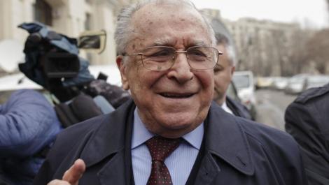 Circ mare la acasă la Ion Iliescu! Protestatarul Marian Ceaușescu: ”Mânca-te-ar pușcăria!”