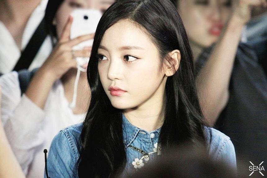 O c&acirc;ntăreață celebră, găsită moartă &icirc;n propria locuință. Artista avea doar 28 de ani