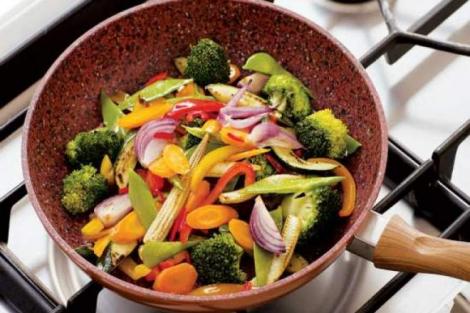CONCURS! Răspunde la întrebare și câștigi o tigaie wok cu care faci spectacol în bucătărie!