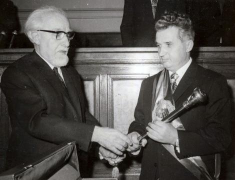 Cum și-a bătut joc Salvador Dali de Ceaușescu, înscăunat președinte cu sceptrul lui Ferdinand: ”Am apreciat profund”...