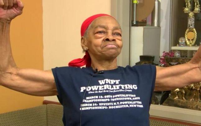 O bătr&acirc;nă de 82 de ani a reușit să bată măr un hoț cu 54 de ani mai t&acirc;năr. &bdquo;A ales casa greșită pe care să o spargă&rdquo;