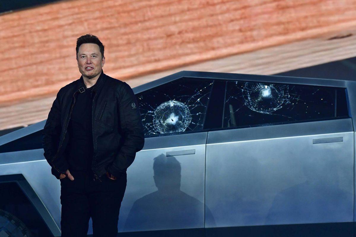 Ar fi trebuit să fie cele mai șmechere geamuri auto, dar s-au făcut praf și au făcut de rușine Tesla, în direct! Ce explicație a dat Elon Musk – Video