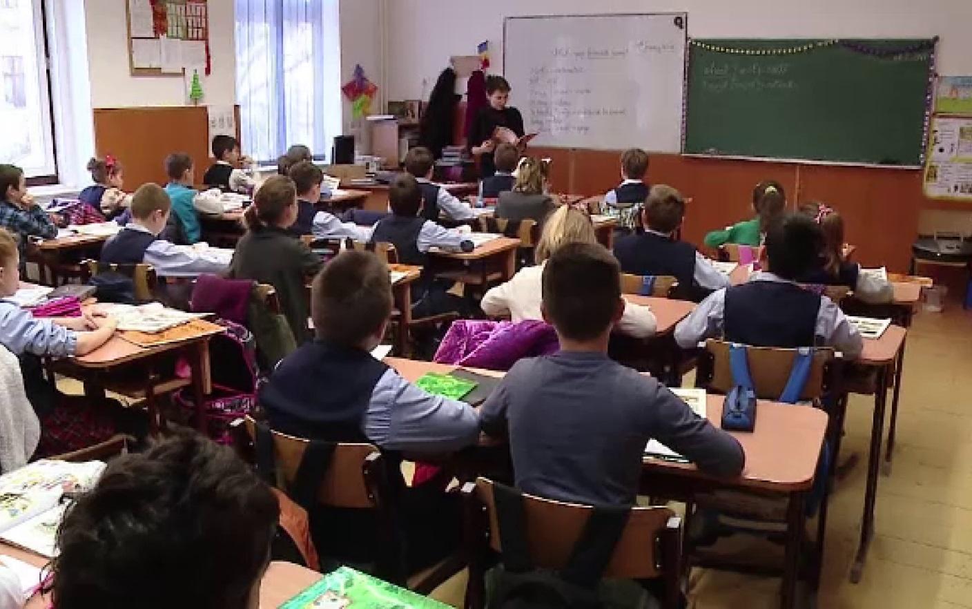 C&acirc;t c&acirc;știgă, de fapt, un dascăl? Șapte milioane de euro, bani obținuți de profesori din meditații. Părinții alocă și 2.000 de lei