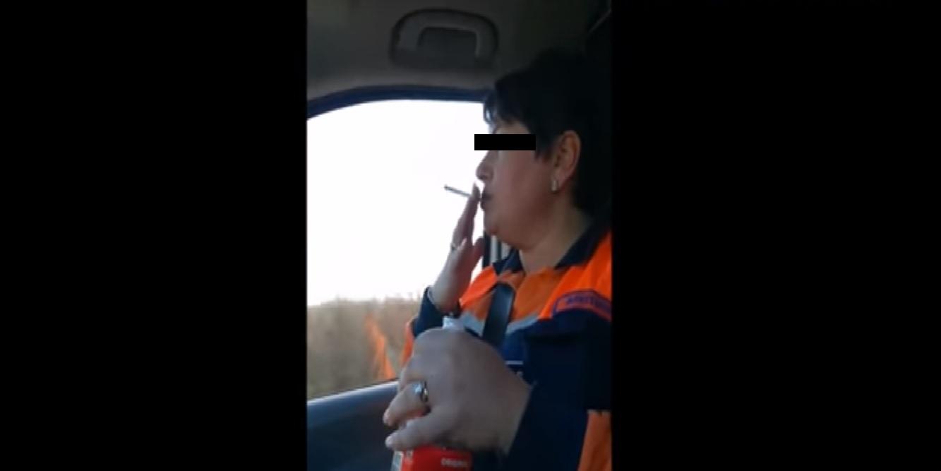 O asistentă din Bihor a fost filmată &icirc;n timp ce fuma &icirc;ntr-o ambulanță. &bdquo;Nu avea voie să fumeze &icirc;n autospecială&rdquo;