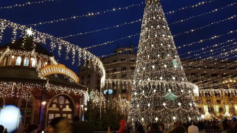 Se deschide târgul de Crăciun din Capitală. Beculețele de peste un milion de euro, aprinse joi seara