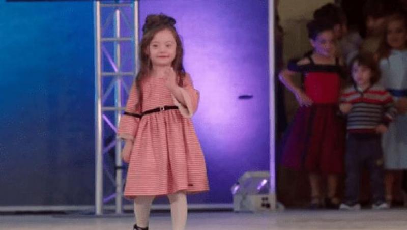 La doar patru ani, Francesca a defilat pe podiumul unei prezentări de modă