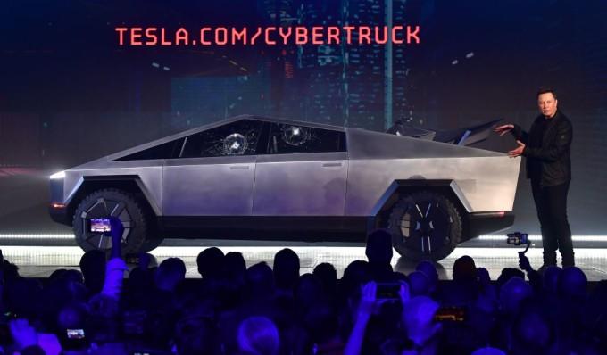 Noul model de la Tesla atrage tot mai mult atenția! Poliția din Dubai va cumpăra modelul Cybertruck