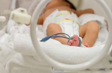 Medicii, alarmați de simptomele neobișnuite apărute la nou-născuți: „Riscul de infectare a crescut dramatic”