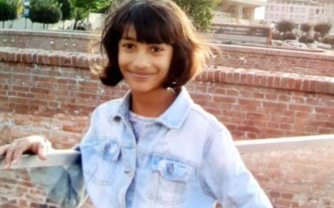 Denisa are 11 ani și a dispărut din Alba Iulia, pe drumul de la şcoală. Mama a mers să implore polițiștii să-i găsească fiica