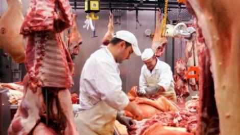 Lovitură pentru români, în prag de sărbători! Se scumpește carnea de porc! Cu cât vor crește prețurile