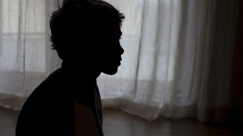 Iad &icirc;n loc de casă, pentru doi copii din Vaslui! Mama lor a fost &icirc;ngrozită c&acirc;nd a aflat ce le-a făcut concubinul ei! Ce au descoperit polițiștii este &icirc;nfiorător