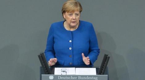 Merkel: Germania trebuie să aibă un milion de staţii de încărcare a automobilelor electrice până în 2030