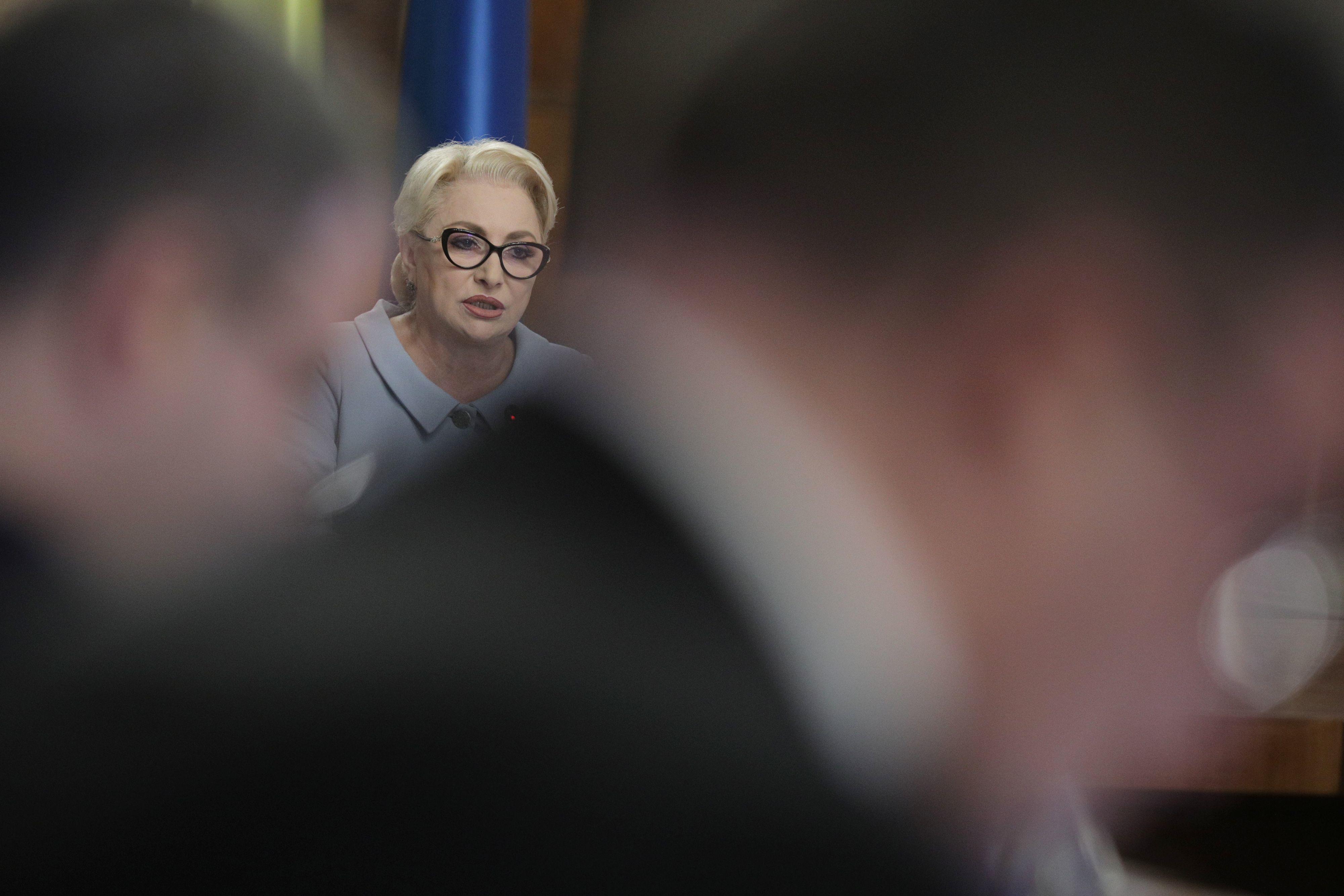Dăncilă: Discutăm creşterea salariului minim &icirc;ncep&acirc;nd de anul viitor la 2.262 de lei