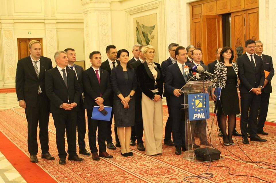 Guvernul Orban, reunit &icirc;n şedinţă informală la Palatul Victoria/ Preşedintele Klaus Iohannis le-a adresat c&acirc;teva cuvinte şi le-a urat succes