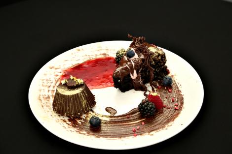 Trei rețete delicioase de desert cu ciocolată: Tort, Mascote și Trufe