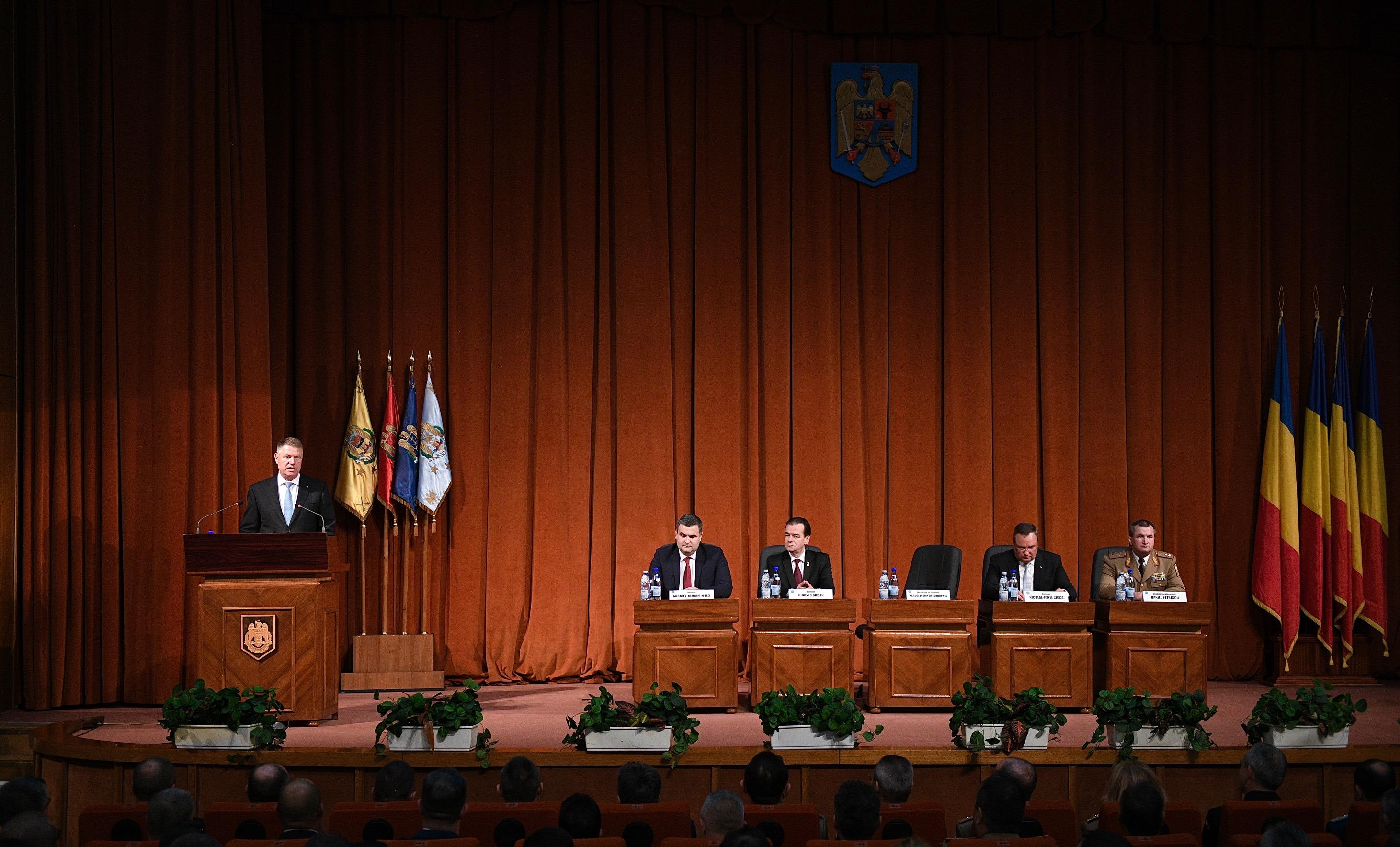 Iohannis, la preluarea mandatului de ministru al Apărării de către Nicolae Ciucă: Securitatea naţională nu e negociabilă, se apără cu orice preţ