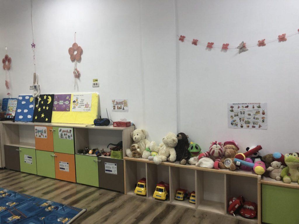 &bdquo;Stai pe oliţă, că &icirc;ţi &icirc;ntorc capul la spate, nespălată nesimțită!&rdquo;. O mamă din Neamț a ascuns un reportofon la creșa fiicei sale, iar ce a descoperit a oripilat-o! Ce le făcea o angajată copiilor