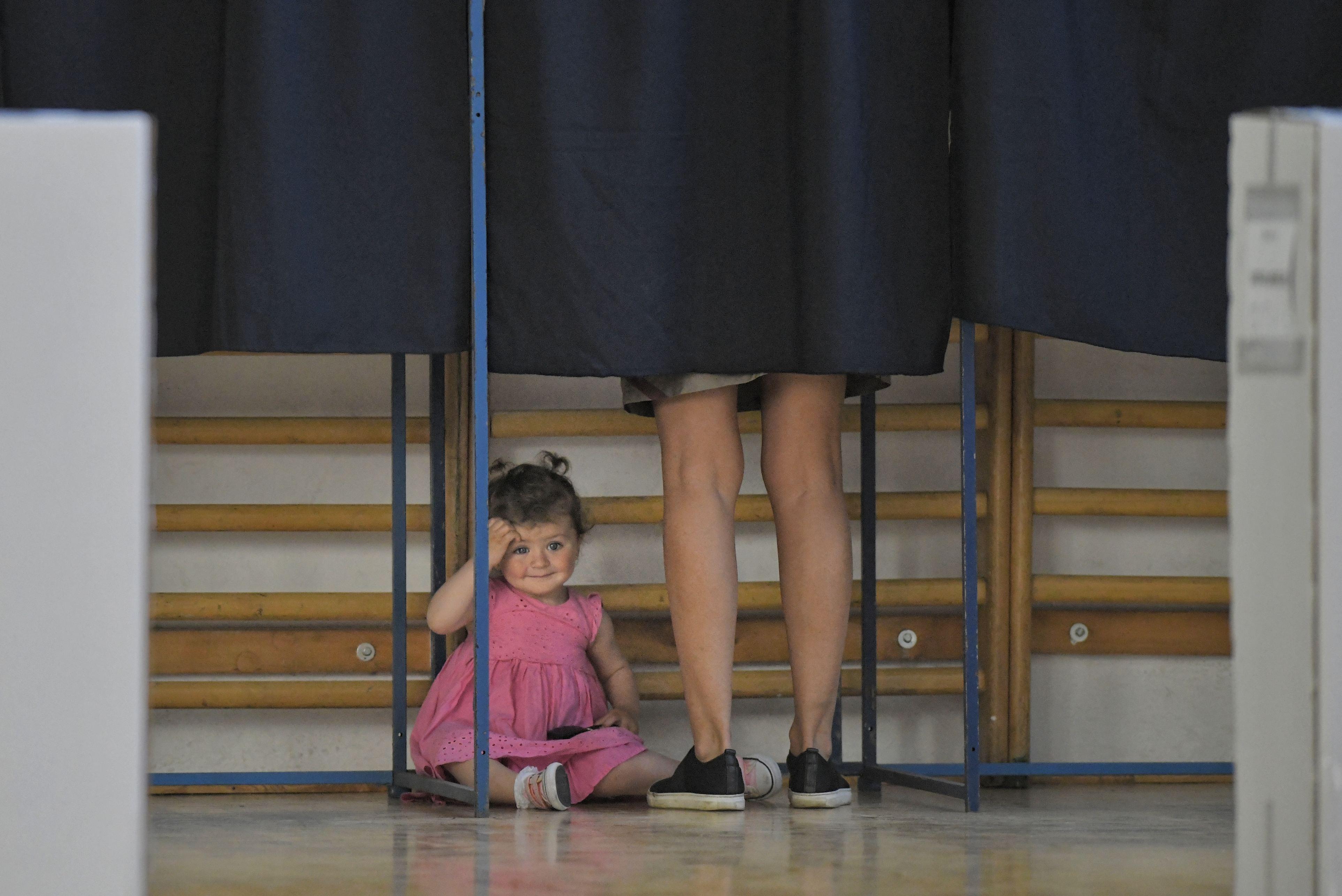 Alegeri Prezidențiale 2019. Pericol imens pentru rom&acirc;nii care vor merge la o secție de votare din Brașov! Cu ce boală s-ar putea alege. &bdquo;Nu s-a făcut dezinfecţie&rdquo;