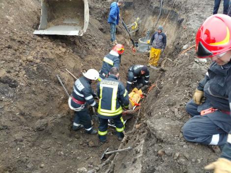 Muncitor prins sub un mal de pâmânt în Teleorman; el a fost scos, fiind în stop cardio-respirator şi se fac manevre de resuscitare