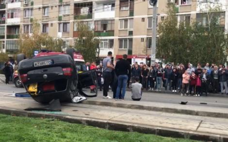 „Veniţi urgent, e dezastru în centru!”. Accident îngrozitor în Craiova! Trei oameni, spulberați de o mașină, în timp ce așteptau tramvaiul! Imagini tulburătoare! VIDEO