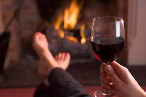 STUDIU: dacă bei vin &icirc;nainte să dormi, te ajută să slăbești