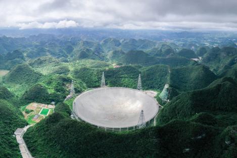 China se pregăteşte să inaugureze cel mare telescop astronomic din lume