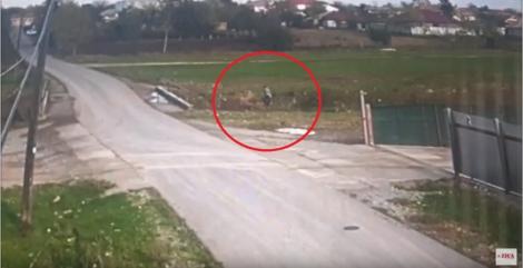 Ultimele imagini cu Iulian Bițică, băiatul dinspărut din Pecineaga. Copilul a fost găsit, azi, mort! VIDEO