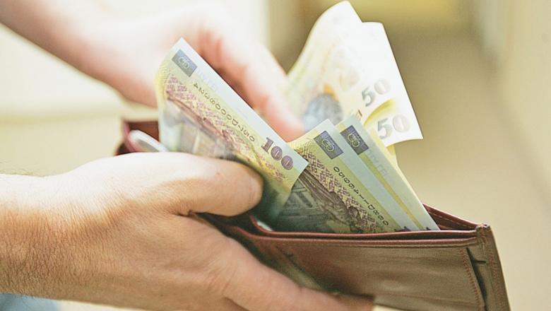 Rom&acirc;nia, &icirc;n pragul recesiunii? Ce se va &icirc;nt&acirc;mpla cu salariile rom&acirc;nilor