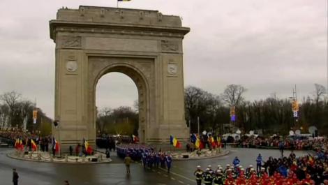 La mulți ani, România! Paradă militară cu 4.000 de militari, 200 de mijloace tehnice și o femeie în deschidere, în premieră