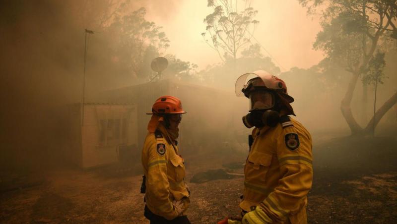 Australia este mistuită de zeci de incendii, ce au dus la apariția unui nor toxic