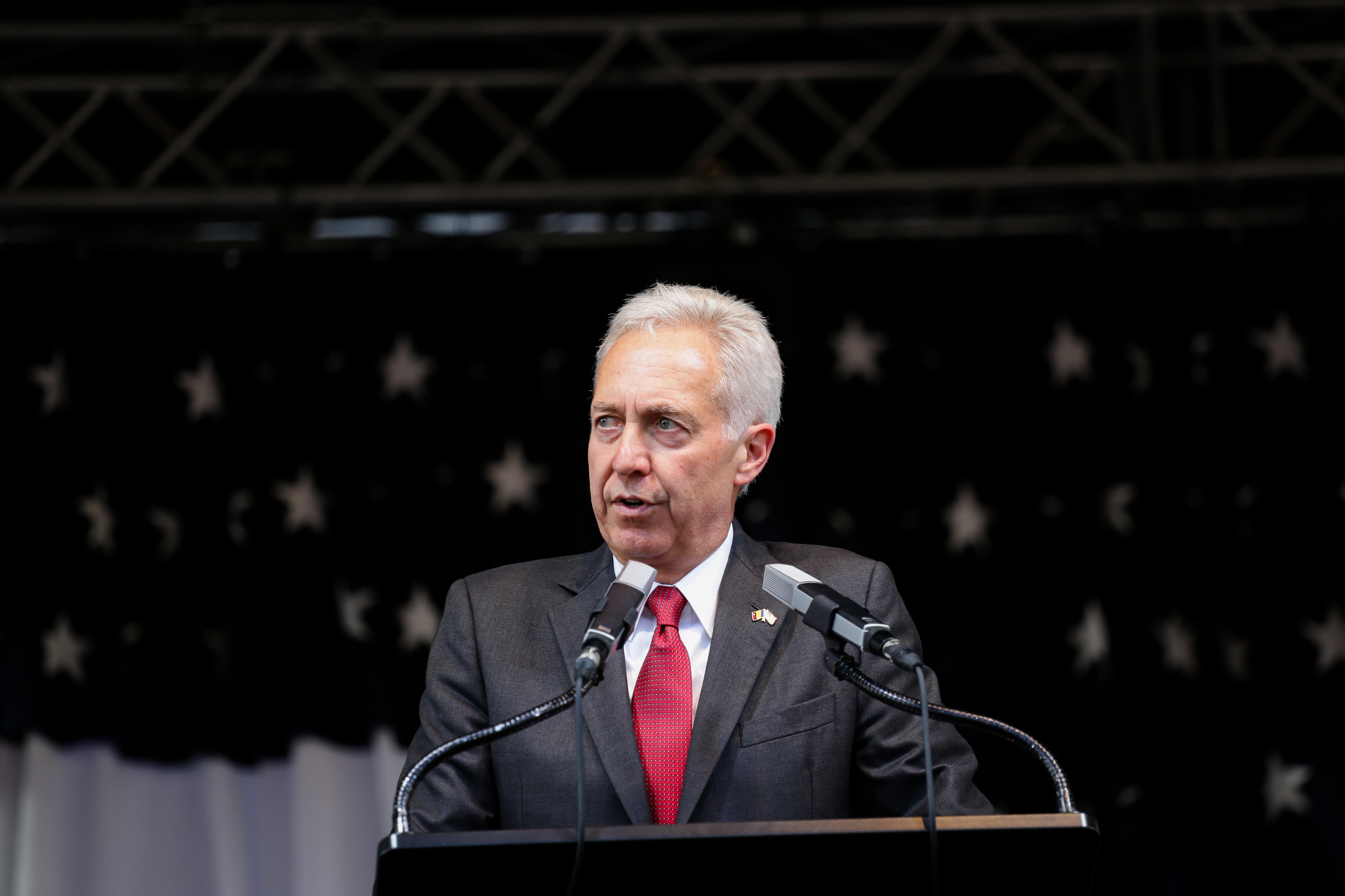 Klaus Iohannis l-a decorat pe ambasadorul SUA Hans Klemm: Parteneriatul Strategic dintre Rom&acirc;nia şi Statele Unite ale Americii este mai solid şi mai dinamic dec&acirc;t &icirc;n orice moment din istoria sa