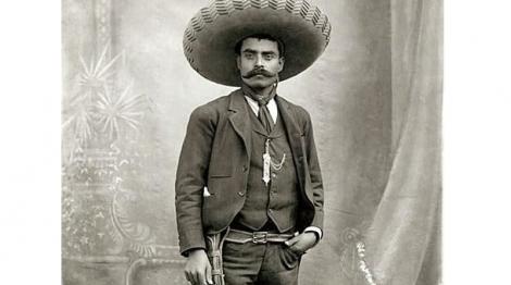 Un tablou în care Zapata apare călare, purtând doar sombrero şi pantofi cu toc, a stârnit reacţii violente în Ciudad de Mexico