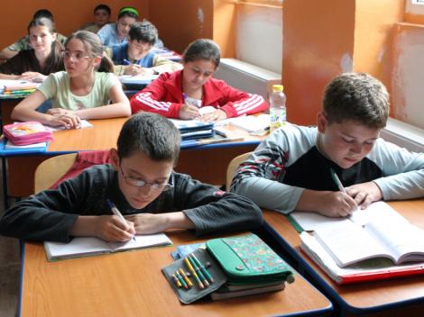 Elevii cer ore și materii mai puține la școală! Răspunsul neașteptat venit din partea Academiei Române