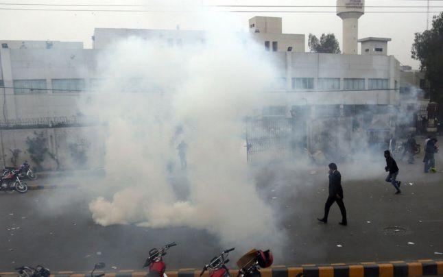 VIDEO/ Scene șocante &icirc;ntr-un spital! Trei pacienți au murit și un ministru a fost bătut de un grup de avocați! Cum a fost posibil
