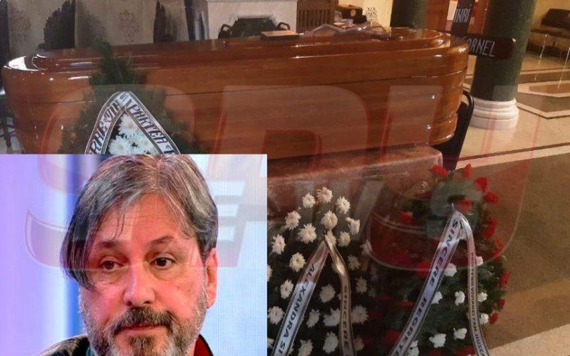 Cornel Galeș ajunge l&acirc;ngă "z&acirc;nica lui"! Ce a scris Viviana pe coroana de flori depusă l&acirc;ngă sicriul adus &icirc;n țară