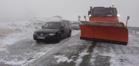 Circulația pe Transalpina este restricționată începând de azi! Ninge ca-n povești - Video
