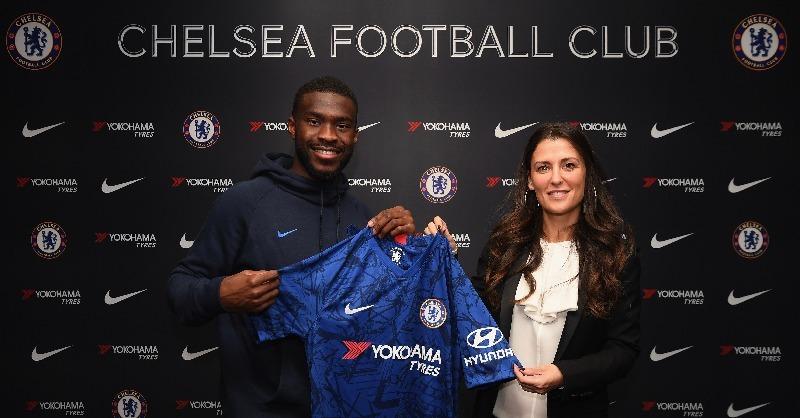 Fundaşul Fikayo Tomori, &icirc;n v&acirc;rstă de 21 de ani, şi-a prelungit contractul cu Chelsea
