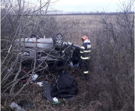Două&nbsp;fetițe de 6 și 9 ani, &icirc;ntr-un accident cumplit, pe Autostrada Vestului, &icirc;n Timiş! Mașina &icirc;n care se aflau s-a făcut zob! Foto