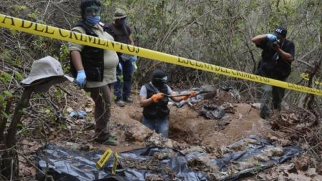 Descoperire terifiantă! Cel puţin 50 de cadavre au fost dezgropate dintr-o groapă comună în Mexic