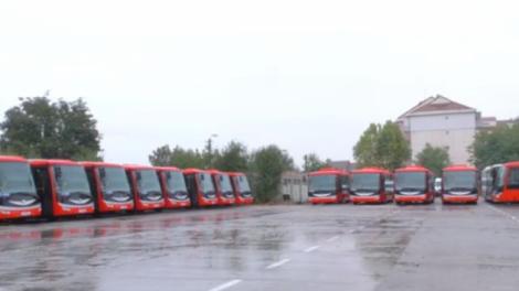 Primul oraș din România care are transport în comun exclusiv electric. Primarul a reușit să cumpere 20 de autobuze accesând fonduri europene 