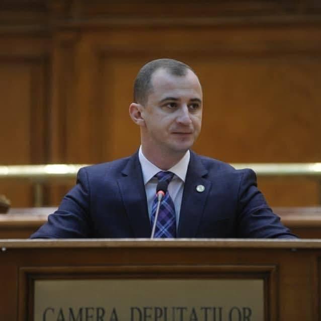 Liderul deputaţilor PSD: Comunismul continuă să trăiască prin cei care nu &icirc;nţeleg că democraţia &icirc;nseamnă mai mult dec&acirc;t o sumă de sloganuri enunţate solemn, democraţia &icirc;nseamnă să respecţi regulile